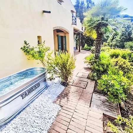 L'aietta Di Maciarello By Interhome